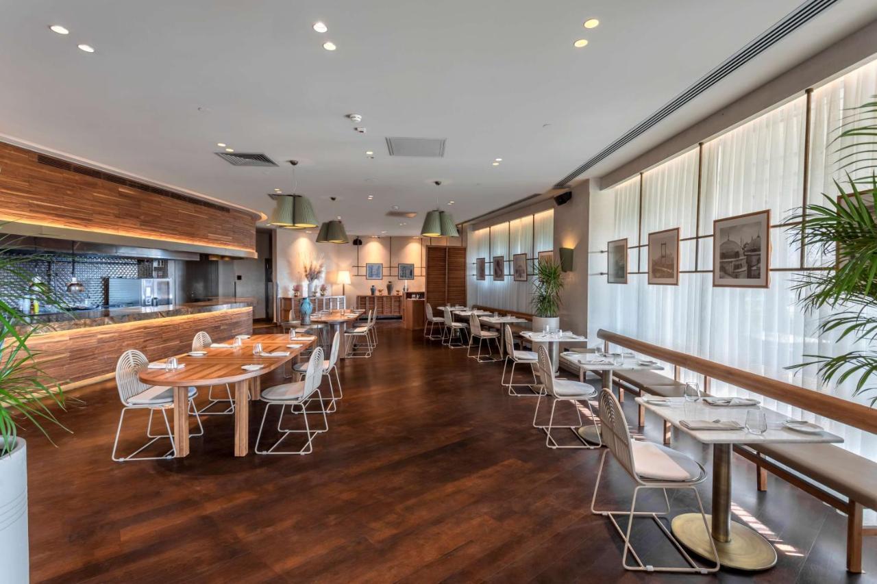 Radisson Blu Hotel Istanbul Ottomare Exteriér fotografie The interior of the restaurant