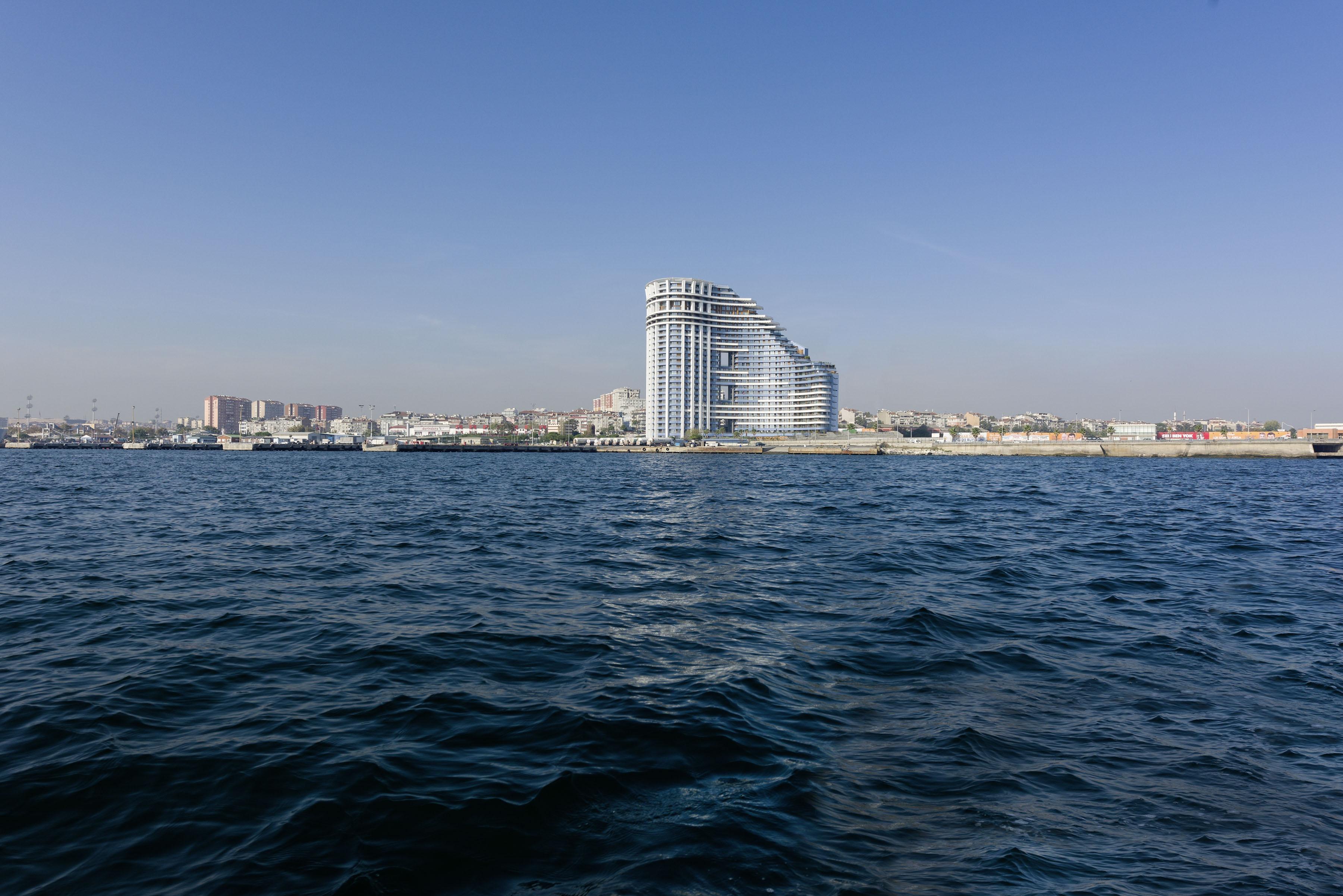 Radisson Blu Hotel Istanbul Ottomare Exteriér fotografie The hotel from the sea