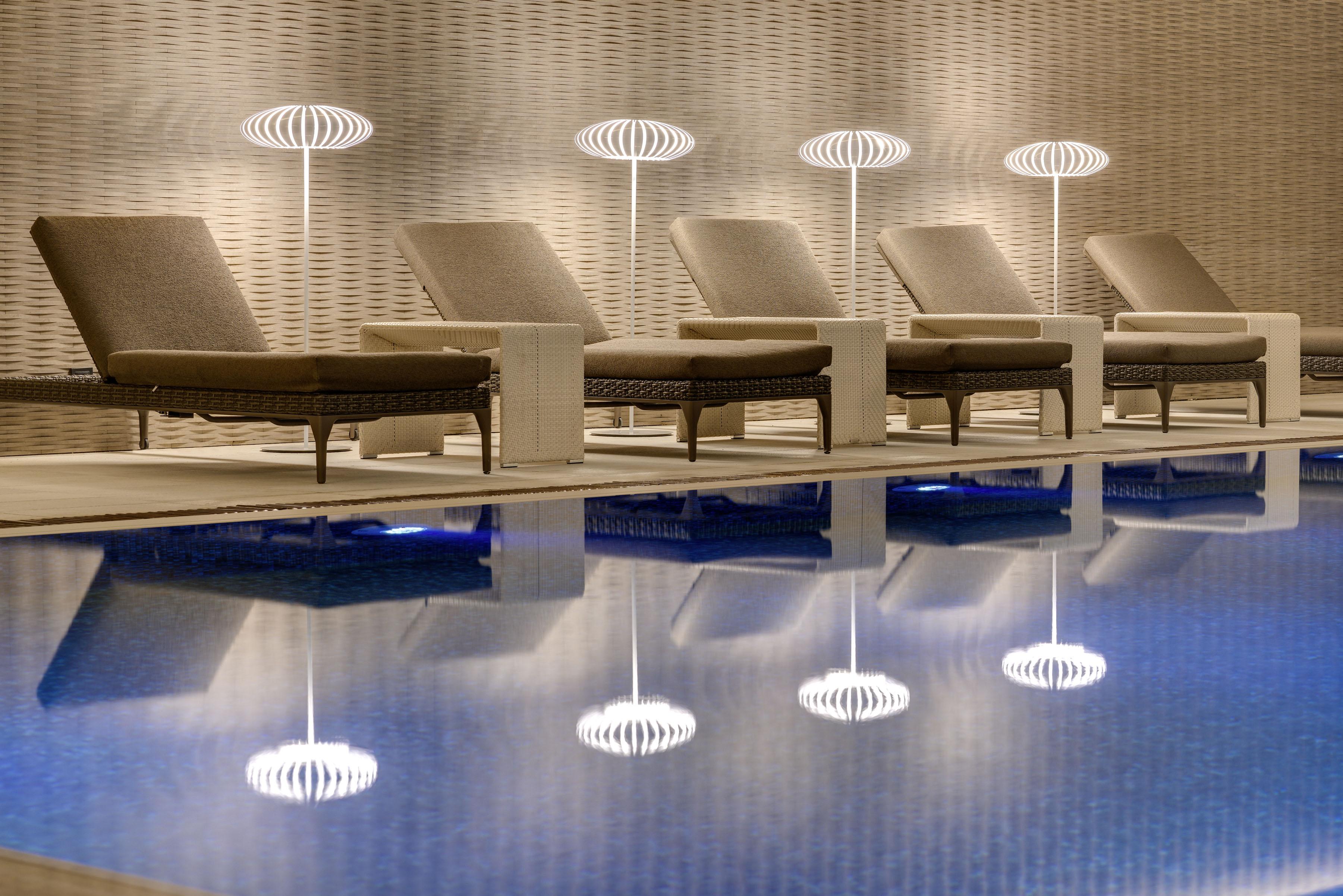 Radisson Blu Hotel Istanbul Ottomare Exteriér fotografie The pool at the 1018