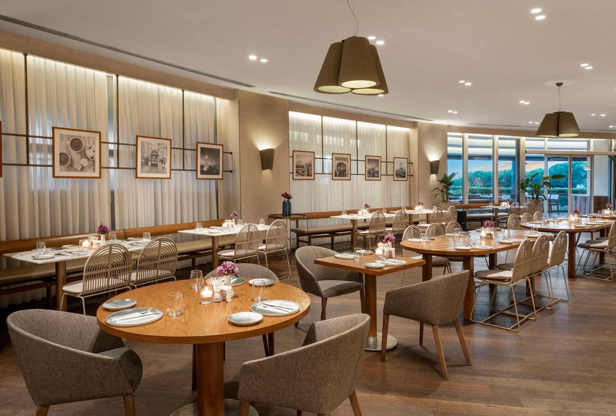Radisson Blu Hotel Istanbul Ottomare Exteriér fotografie The interior of the restaurant